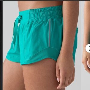 Lululemon hotty hot shorts 2.5”